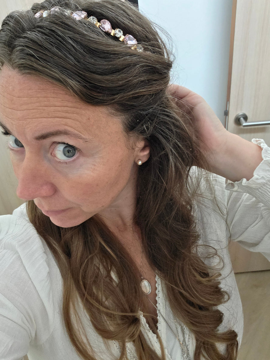 Waarom vrouwen vroeger vaak langer en voller haar hadden (en wat we daarvan kunnen leren)